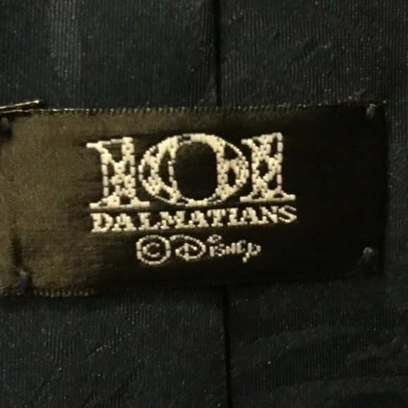 DISNEY 101 Dalmatians men’s tie with Pongo and Perdita clutching each other - Picture 4 of 5